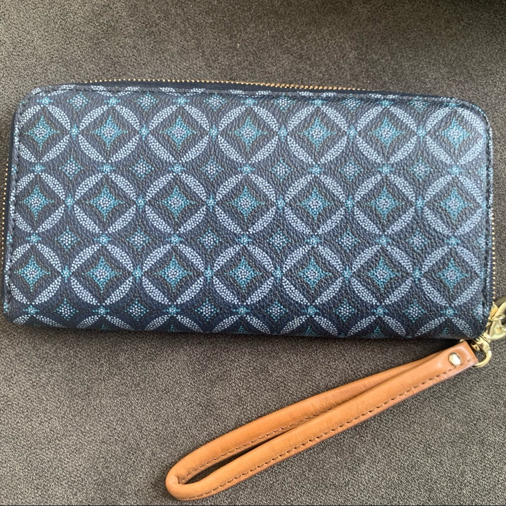 LAST DAY! 📦 Fossil Wallet